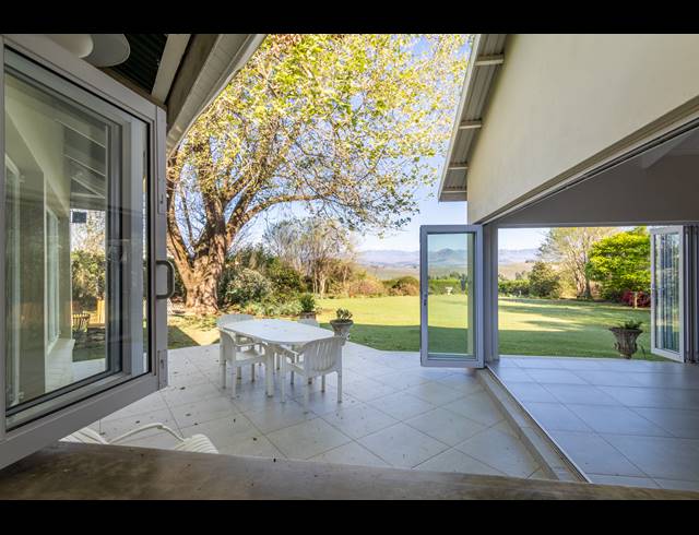 3 BEDROOM FREEHOLD FOR SALE IN UNDERBERG